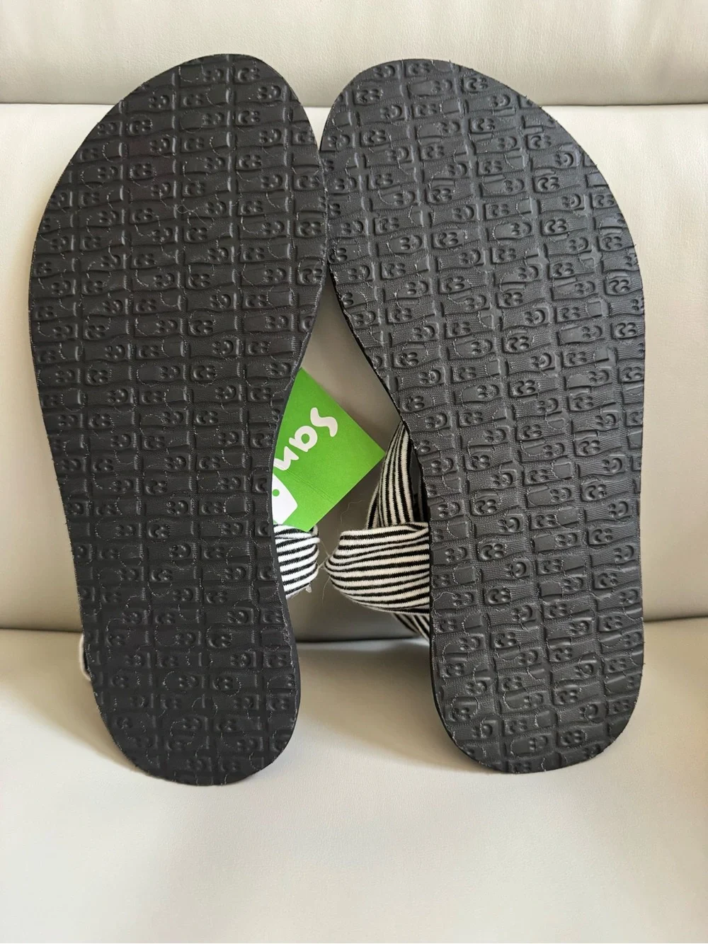 NWT Sanuk Girls Yoga Sling Sandals Black White Stripe Yoga Mat Size 2/3
